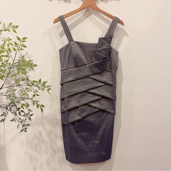 NW Collection Grey Metallic Tiered Mini Dress Preowned Size M - Picture 2 of 8